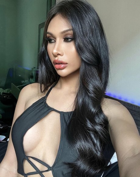 Somonnn model nudes images