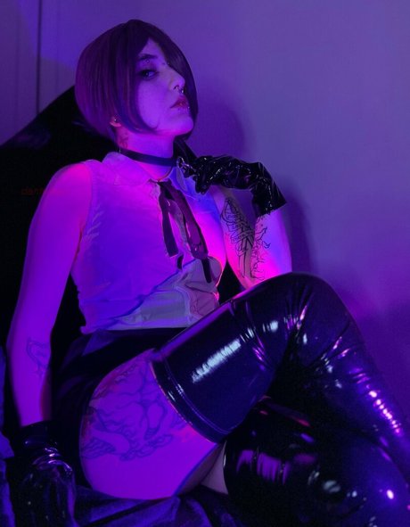 dantesaan erotic actress pic