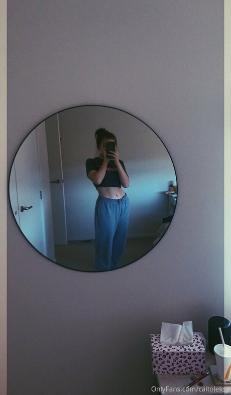 caitcourtz sexy model picture