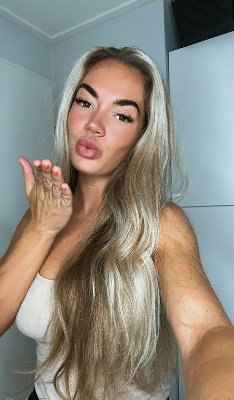 lunalust official model pornographic images