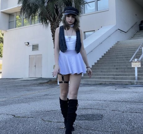 yourluvrgrl model pics