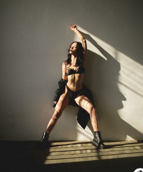 hairy armpits onlyfans adult pic