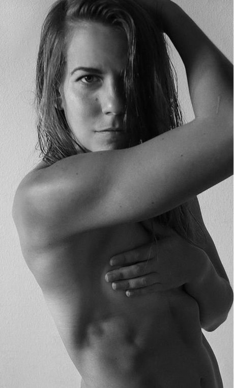 Ali Spagnola sexy actress photos