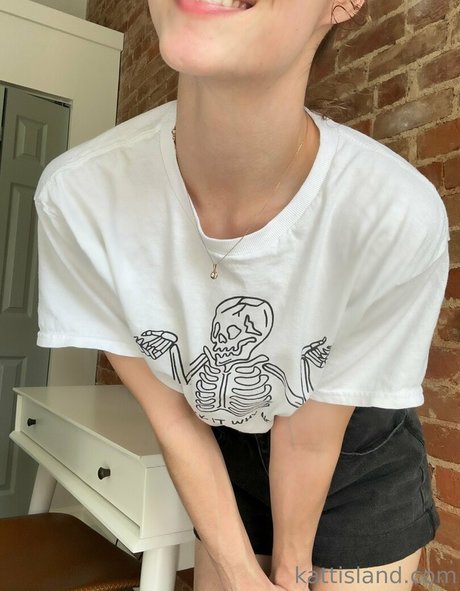 busty mom onlyfans free xxx pics