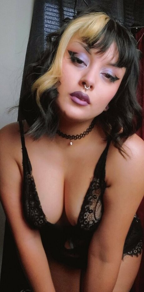 witchhunny model sexy picture