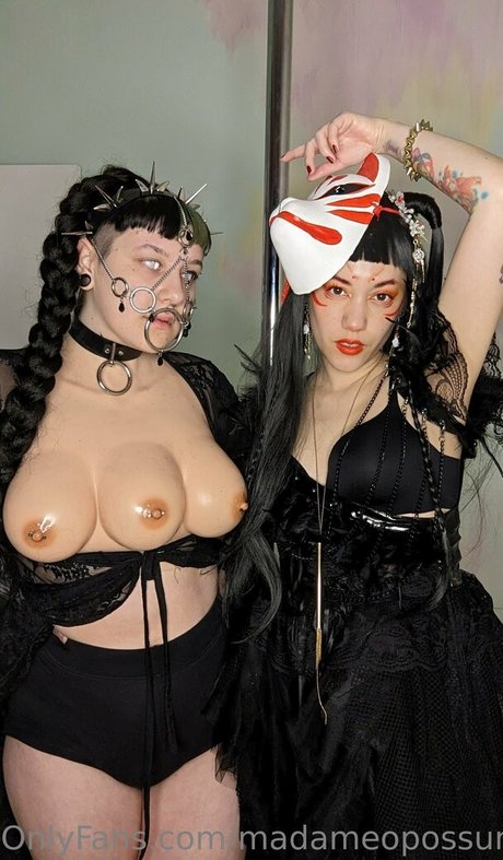 madameopossum model hot pic