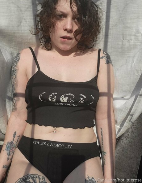 lesbian fingering onlyfans pornos photo