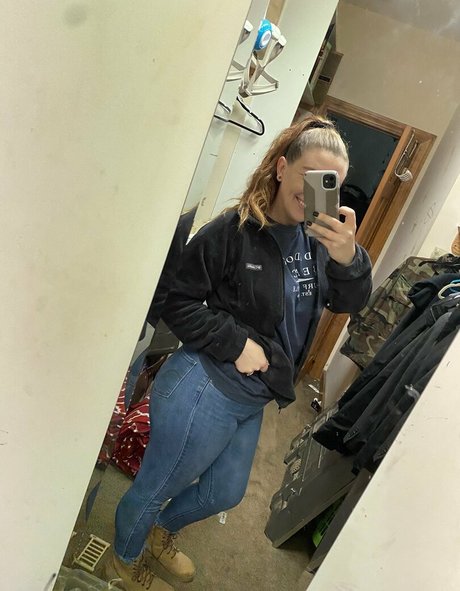 hotwife peachesfree adult model photo