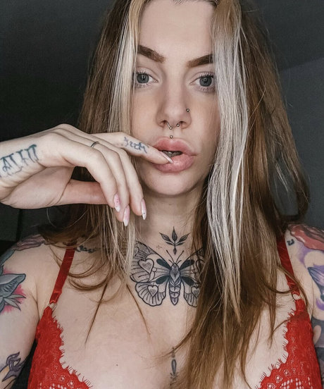 aline mc lovin model art img