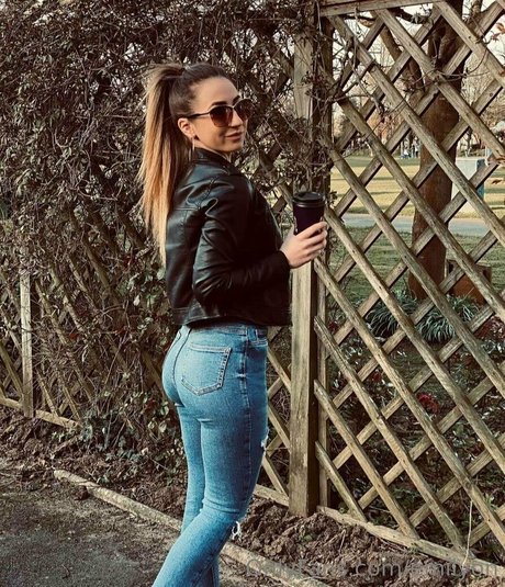 emilyon erotic actress photo