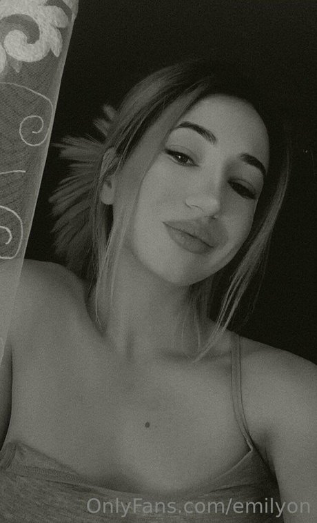 emilyon hot model pictures