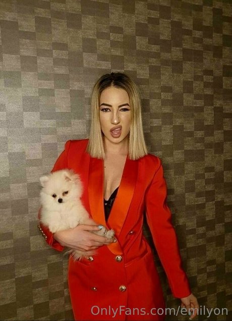 emilyon sexy actress gallery