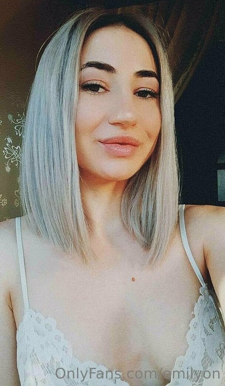 emilyon model exclusive pictures