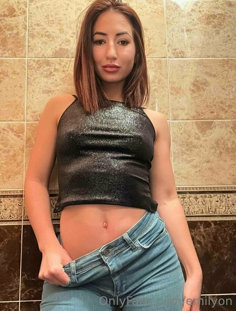 emilyon pornographic actress photos