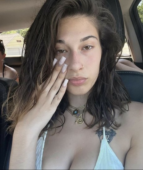 Millieenaro adult model photos