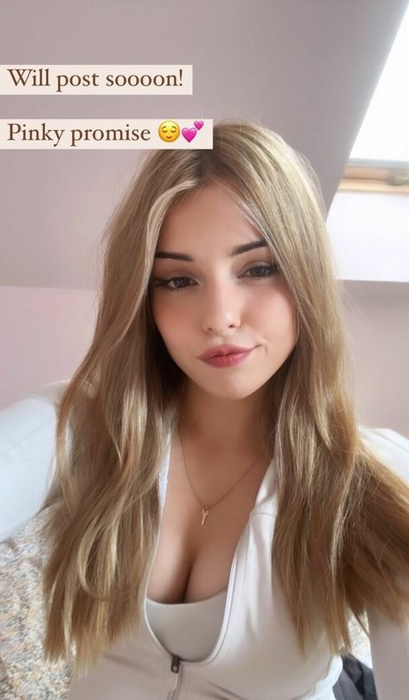 Foalfish nudes actress image