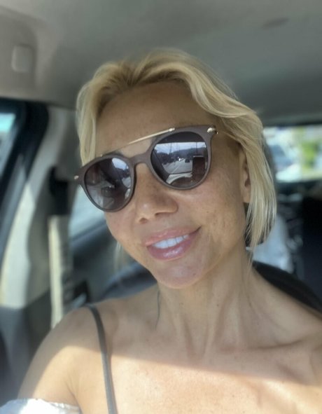 Mommy Di pornstar hot picture