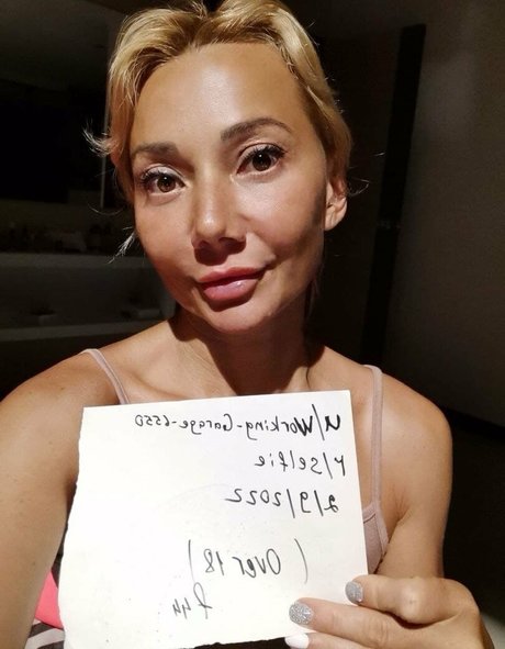 Mommy Di model hot pics