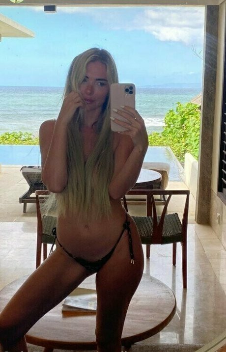 yogatrainer model hot picture