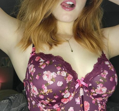 tiny asian onlyfans top pic