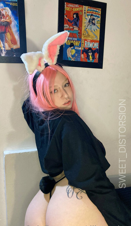 Diistorsion hot model pictures