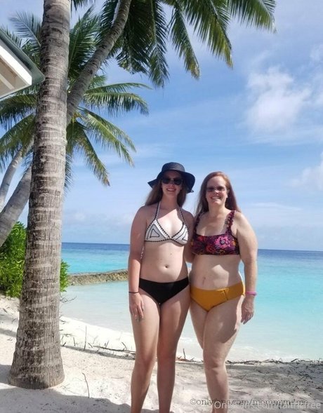 faithcfree model naked photos