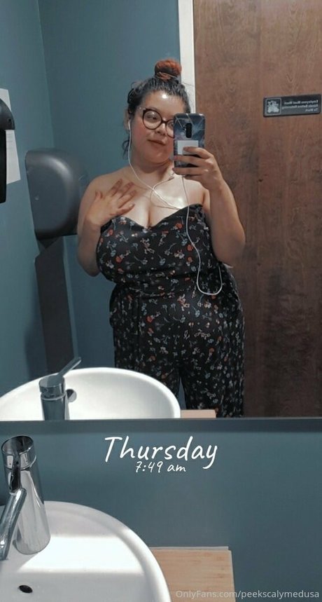 peekscalymedusa erotic model photos