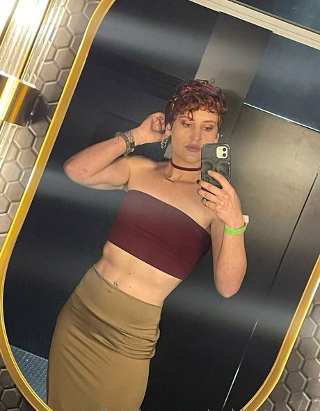 reddhotqueen pornstar high quality images