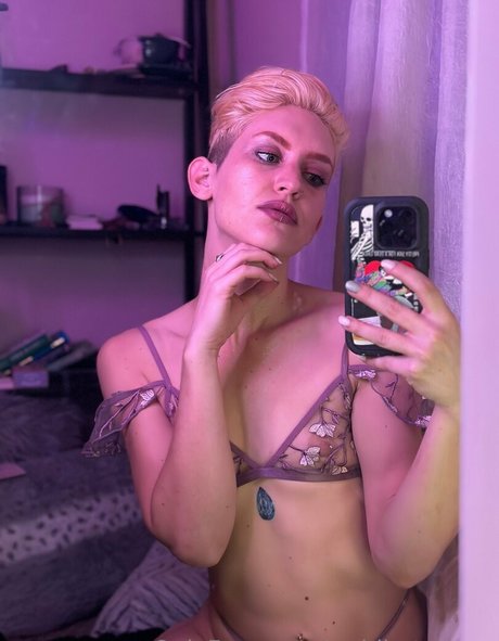 reddhotqueen star art pictures