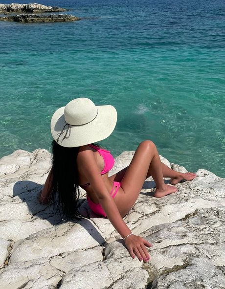 samantha heat hot model img