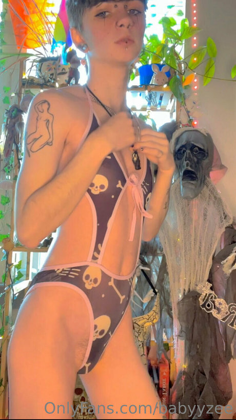 young onlyfans top pic