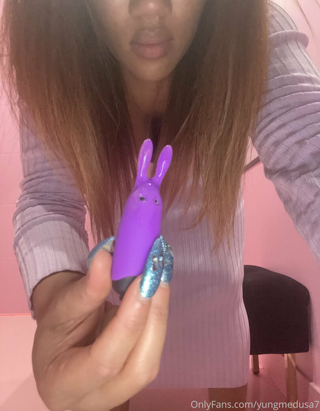 yungmedusa7 sex star photo