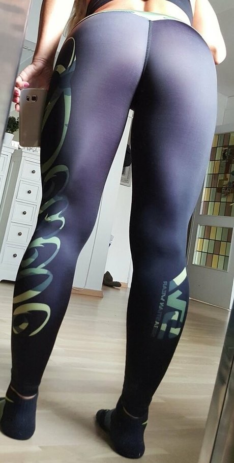 miss stocking sexy actress pic