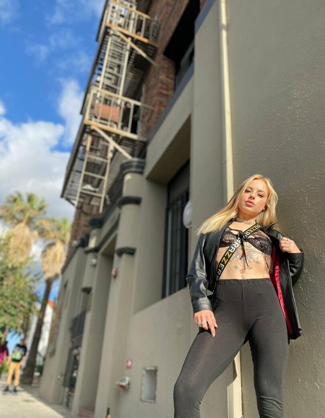 annaclaireclouds model erotic image