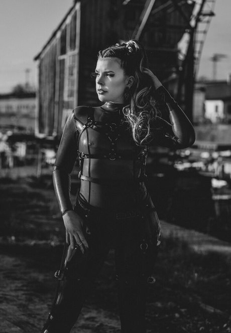 famous nude onlyfans top archive