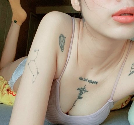 iampopster model pretty image