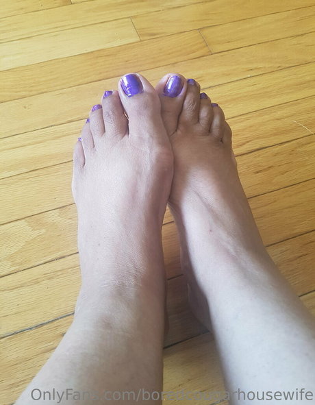 boredcougarhousewife model naked gallery