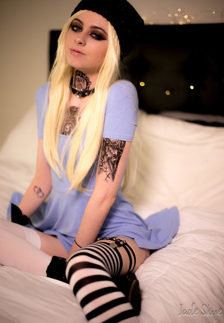 blonde curvy onlyfans hot naked photos