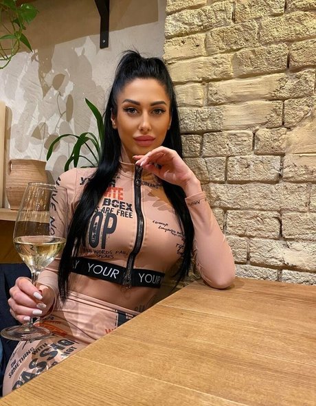 chubby babe onlyfans free xxx photos