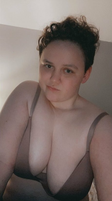 hunnybeesarecool model nudes gallery