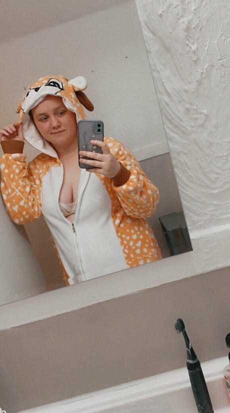 hunnybeesarecool pretty actress pic