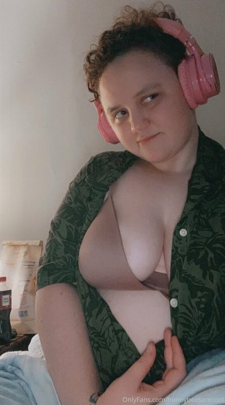 hunnybeesarecool erotic pornstar picture