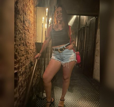 bitchlatina22 beautiful model img