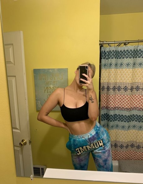 mollyomaliamollyomaliaaa model xxx pic