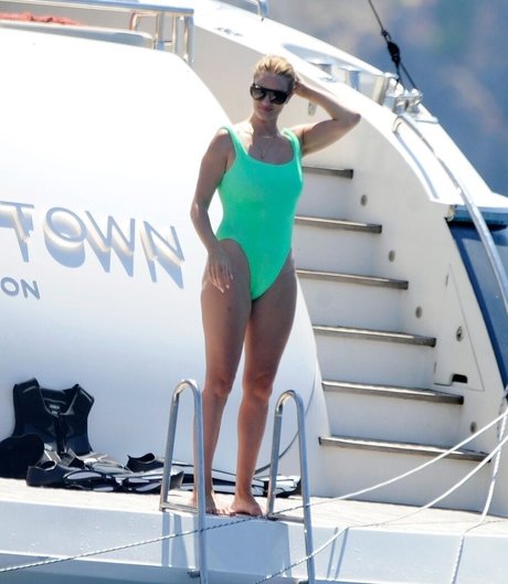 Rosie HW_ model high quality pictures