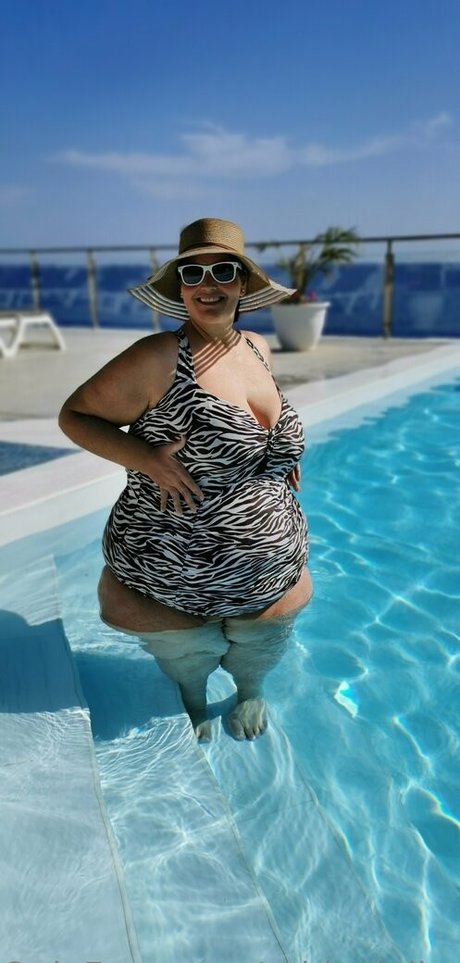 cute babe onlyfans free nude image