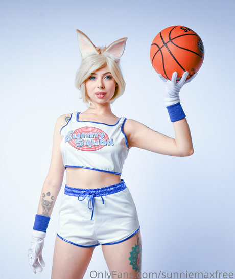 sunniemaxfree star naked image