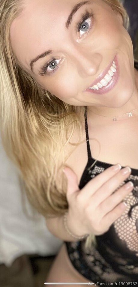 savannahpaige star hot picture