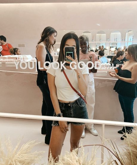 curvy nude onlyfans pretty image