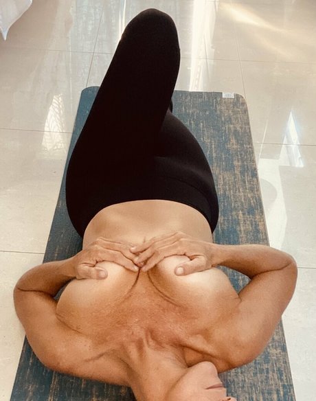 sexyelleanthony exclusive model pics